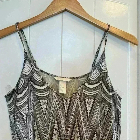 ๐6/$60, H&M Onesie Shorts, Abstract Pattern, Black, White, Pockets, Size 6 - Picture 3 of 6